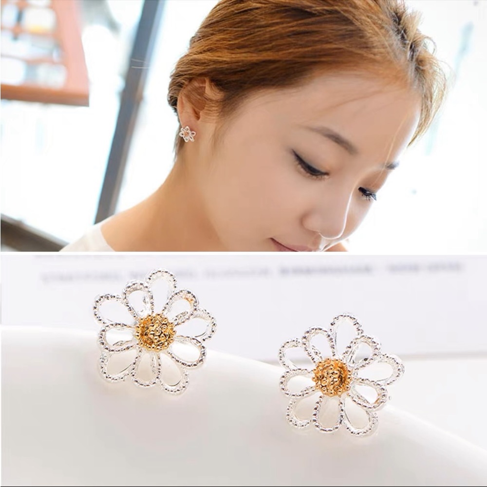 Brand New Sunflower Earring Clip